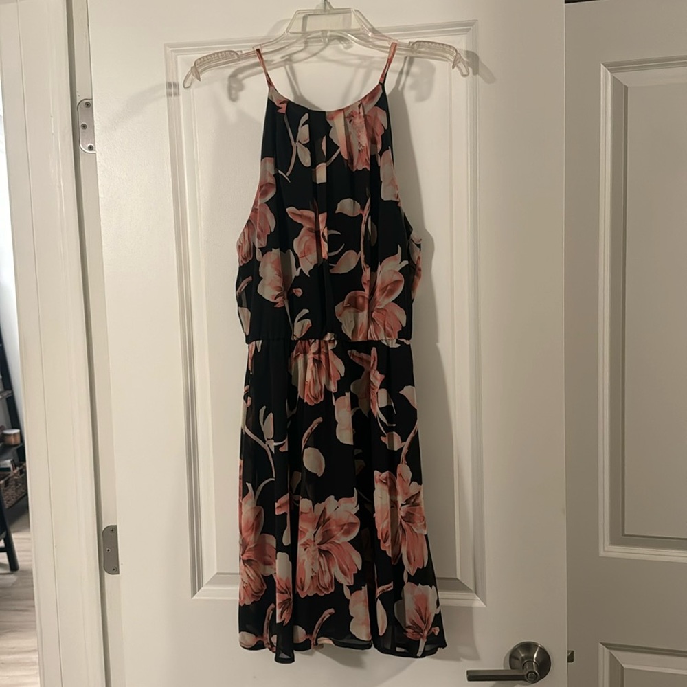Floral Lush dress. Size large. Like new. Zipper closure. Back opening